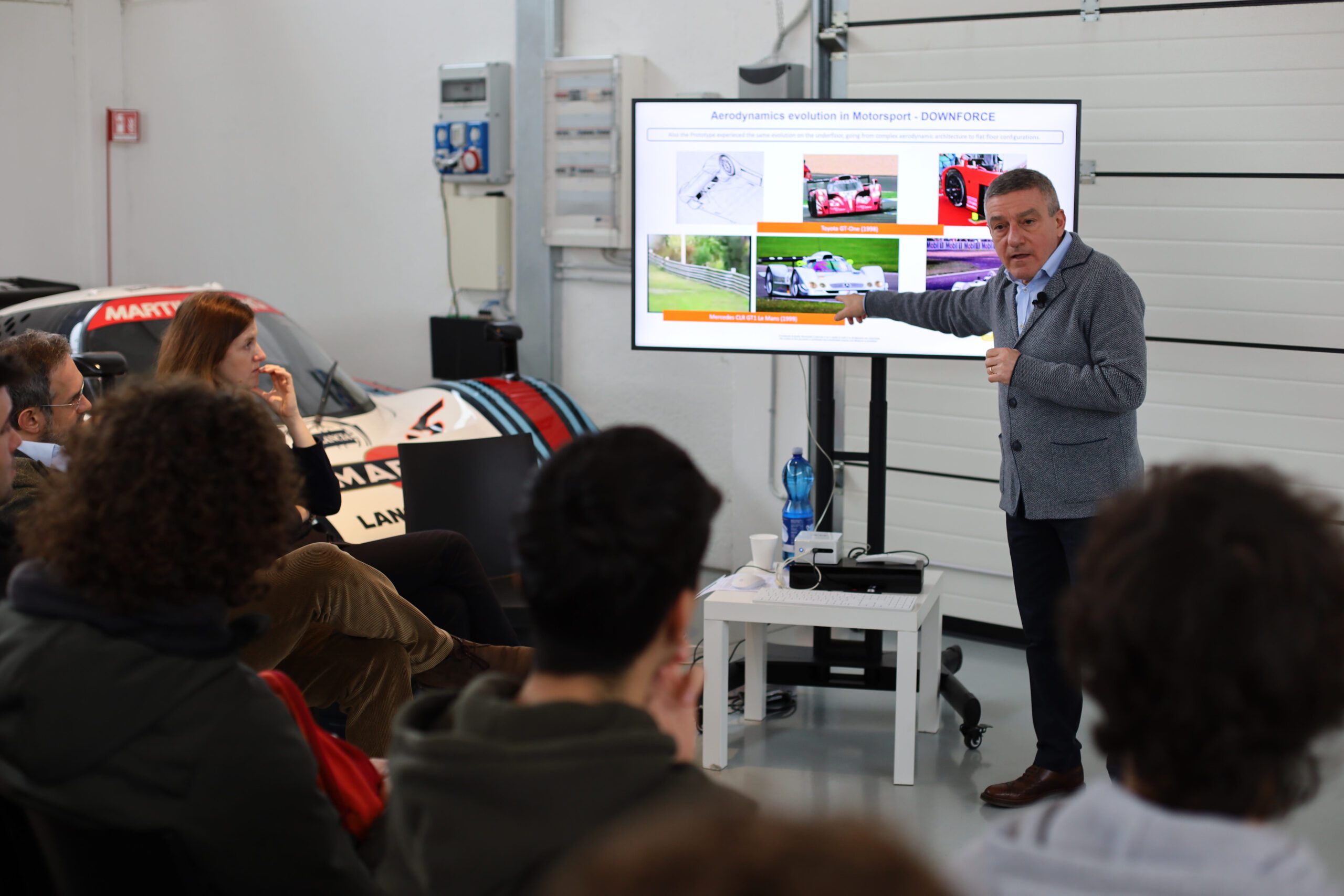 Zinelli e studenti Poli Torino in Fondazione Gino Macaluso per Sharing Historic Car Knowledge