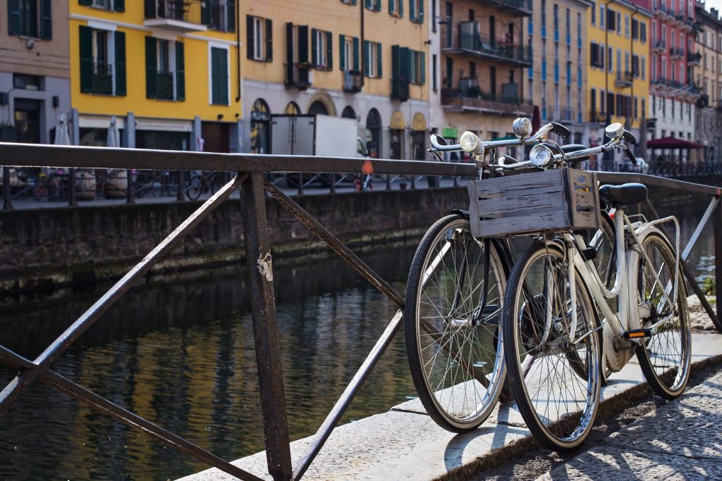 http://staging.telepress.news/wp-content/uploads/2021/07/biciclette-sui-navigli-2048x1365-1.jpghttp://staging.telepress.news/wp-content/uploads/2021/07/biciclette-sui-navigli-2048x1365-1.jpg