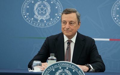 Italia verso obbligo vaccinale e terza dose. Congelati i no vax