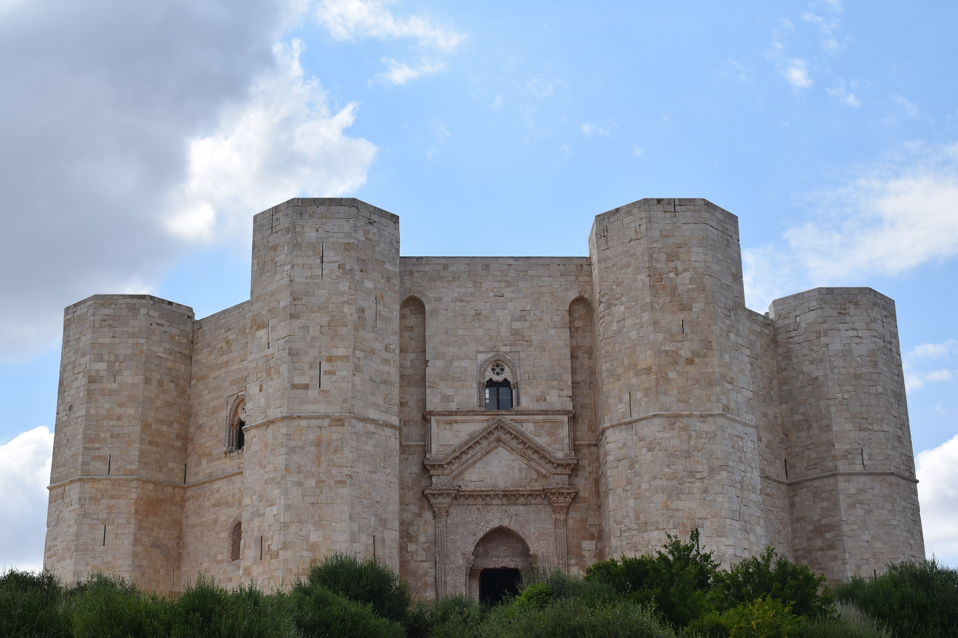 Castel del Monte, patrimonio dell’Unesco. Nel comune si tiene la manifestazione QOCO Castel del Monte, patrimonio dell'Unesco. Nel comune si tiene la manifestazione QOCO
