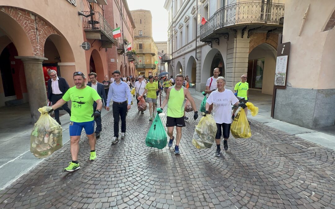 Alba è la prima città al mondo a far entrare il plogging nelle istituzioni