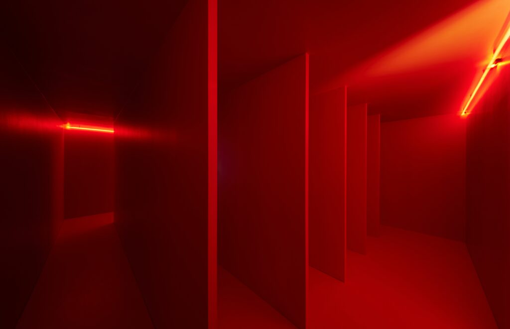 Lucio Fontana_Ambiente spaziale a luce rossa