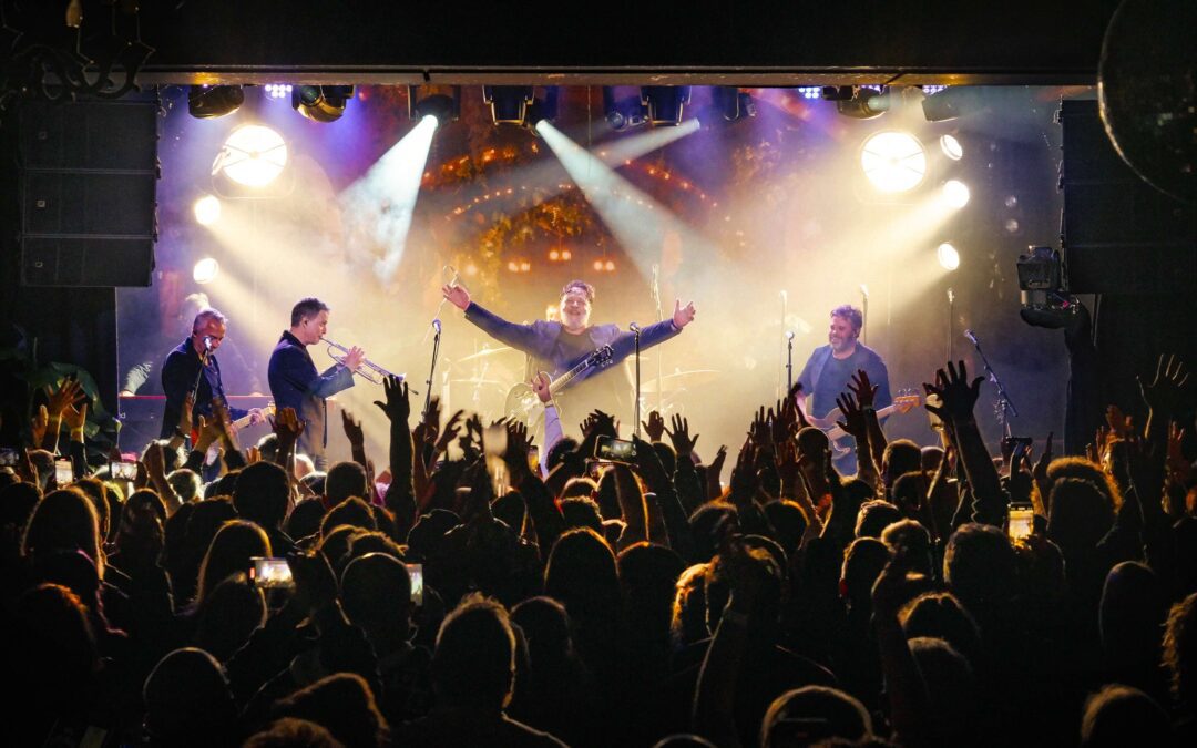 Russell Crowe in Italia per l’esibizione canora blues/rock più alta al mondo