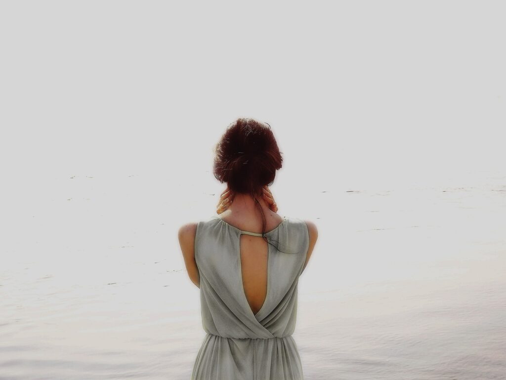 Giovane donna di schiena - ph 27soon