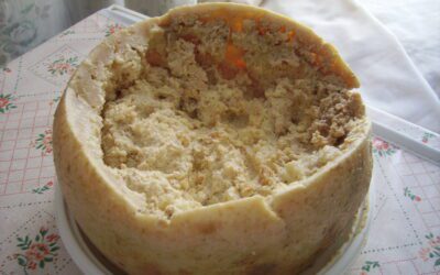 Formaggio coi vermi: il Casu Marzu eletto ‘cibo più estremo d’Italia’