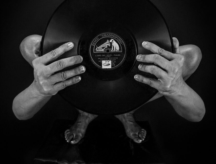 Saper ascoltare: la musica secondo 120 grandi italiani