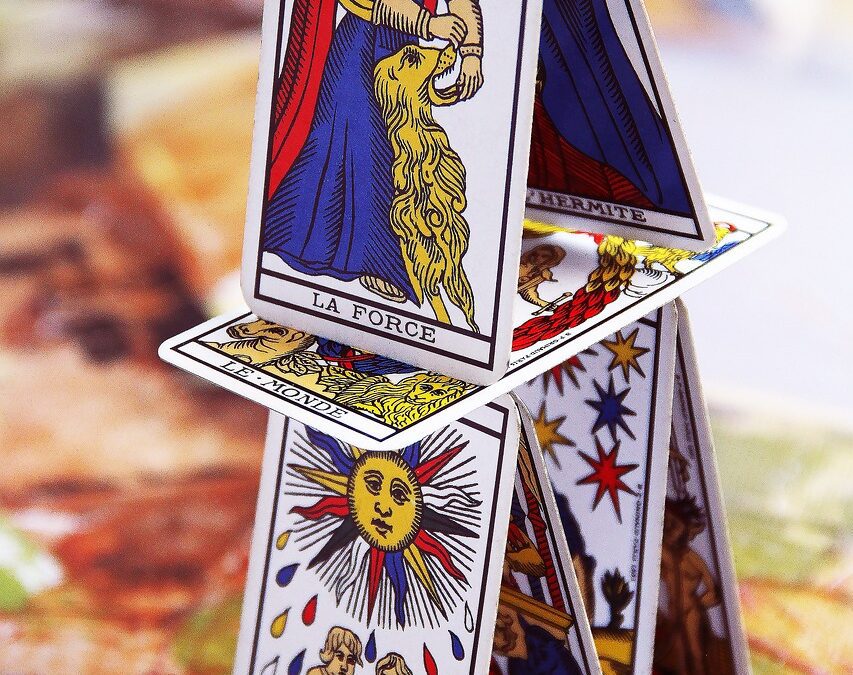 Sempre più persone si affidano ai tarocchi