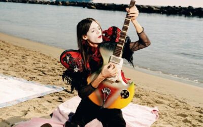 Musica, strumenti e parole: ecco l’Eurovision di Lucio Corsi